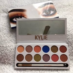 Kylie Cosmetics THE ROYAL PEACH PALETTE